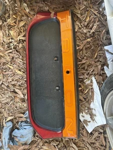 95-98 EAGLE GARRA 2G DSM OEM PANEL DE DECORACIÓN DE LUZ TRASERA CENTRAL - Imagen 1 de 2
