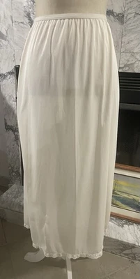 GOSSARD ARTEMIS MEDIUM NYLON SLIP LACE TRIM 10" BACK SLIT / IVORY ELASTIC - Image 1 of 4