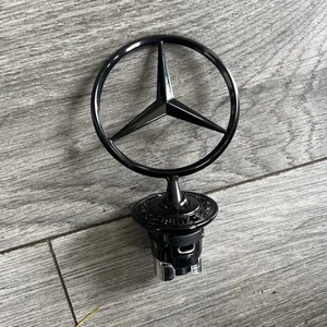 Mercedes Bonnet Badge New Black W202 W203 W204 W208 W210 W220 W221 - Picture 1 of 6