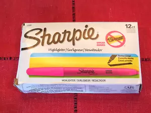 Sharpie Pocket Style Highlighter, Chisel Tip, Fluorescent Pink, 12-Count - Picture 1 of 2