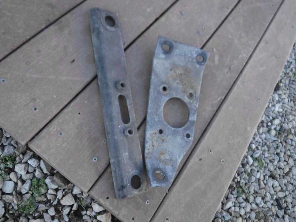 1980 8J5 YAMAHA 250 Enticer snowmobile parts: MOTOR MOUNT PLATE 2 pieces - Image 1 of 1