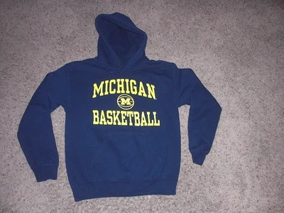 MICHIGAN BASKETBALL Azul Gildan Sudadera con Capucha Mujer Pequeña Foto 1 de 4