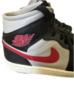Mujer Talla 7- Jordan 1 Mid Negro y Gris Foto 1 de 4