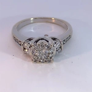 Damen Diamant Verlobungsring 24 Diamanten 0,72 Karat T.W. 14K Weiß (MI1067612) - Bild 1 von 11