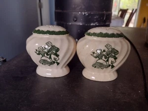 Vintage Dancing Europeans Pleated Salt and Pepper Shakers Ceramic 69 - Picture 1 of 6