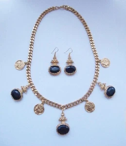 BN Vintage 1980's Gold Metal & Black Resin Gem Necklace & Earrings Set Deadstock - Picture 1 of 5