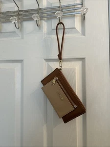 STEVE MADDEN GELDBÖRSE ARMBAND ABNEHMBAR KREDITKARTENETUI COGNAC/ROUGE  - Bild 1 von 6