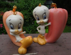 LENOX TWEETY Salt & Pepper Set China 24K Gold Trim LOONEY TUNES - Picture 1 of 7