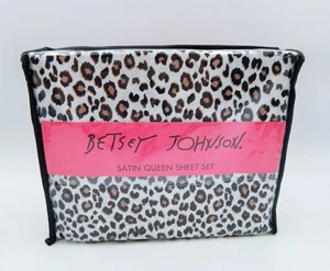 Juego de sábanas Betsey Johnson Betseys leopardo gris satinado 4 piezas Queen 100 % poliéster - Imagen 1 de 5