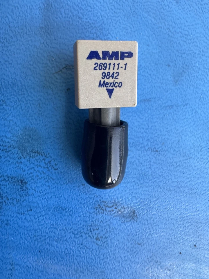 AMP 269111-1 Board Mount Shortwave Connector - Image 1 of 1