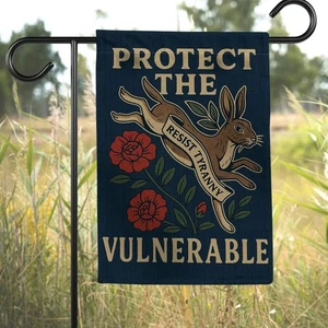 Gartenfahne - Schützen Sie die Verletzlichen Outdoor Hof Banner Widerstand Tyrannei Dekor - Bild 1 von 6