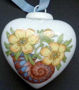 HUTSCHENREUTHER mini HEART Swamp Yolk flower Easter Spring porcelain Ornament - Picture 1 of 3