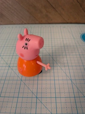 Peppa Pig’s Mother Mom Mummy Pig 公仔蛋糕装饰 PVC 雕像 全新 3 英寸  — 第 1/4 张图片