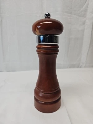 William Bounds USA Walnut Wood  Pepper Mills with Adjustable Coarseness SZ 9" - Image 1 of 4