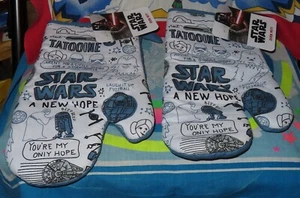NEW WITH TAG STAR WARS DISNEY TWO (2) A NEW HOPE OVEN MITTS - Picture 1 of 2