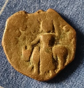  #P6 -INDIA Ancient Kushan King   Kushan Empire, Vasudeva II (192-225 CE) coper  - Picture 1 of 2