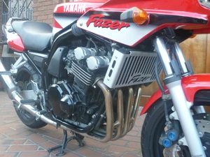 LOWEST MILES YAMAHA FAZER IN U.K FZS 600cc RETRO STREET FIGHTER BIKE MOTORBIKE - Picture 1 of 12