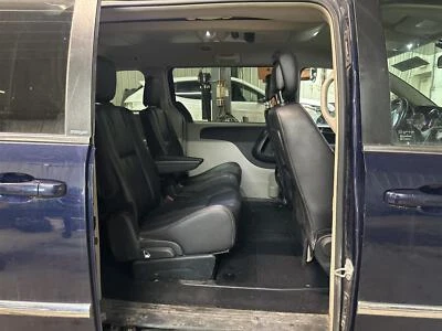 Used Infotainment Display fits: 2014 Chrysler Town & country entertainment DVD p - Image 1 of 4