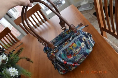 Cartera/bolso de mano/casual/multi compartimentos para mujer Lily Bloom "Who Let The Dogs Out" Foto 1 de 4