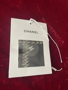 NUEVO EN PAQUETE CHANEL Enclavamiento "CC" Botón Cristal Estrás Tela Muestra - Imagen 1 de 11