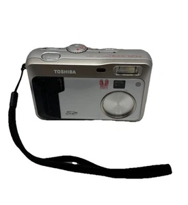 Toshiba PDR-3330 3.2MP Digital Camera TESTED & WORKING No Charger - Picture 1 of 7