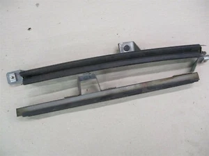 Par de pistas de puerta trasera para canal de vidrio LH RH Jeep Commander XK 2006-10 - Imagen 1 de 2