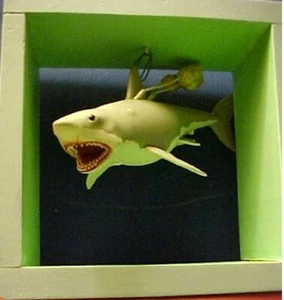 2014 Hallmark JAWS 'GREAT WHITE MENACE' shark ornament - Picture 1 of 5