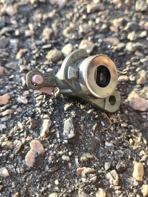 Mazda 6s 2003 3.0L V6 Door Handle Key Lock Cylinder OEM Scrap Pieces Foto 1 de 3