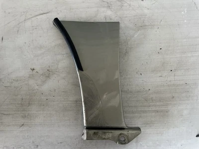 2000-2004 Subaru Outback quarto traseiro acabamento inferior - Imagem 1 de 2