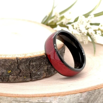 Anillo de tungsteno negro con incrustación de madera roja de 8 mm duradero, resistente a los arañazos ajuste cómodo Foto 1 de 4