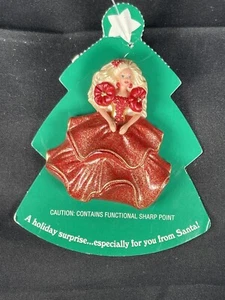 Vintage Hallmark Holiday Red Dress Barbie Doll Pin Nos On - Bild 1 von 6