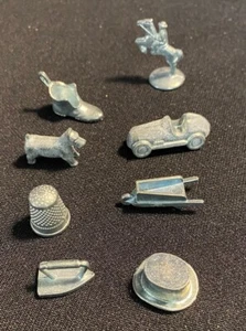 LOTE DE 8 piezas de repuesto de metal Monopoly vintage algunas botas de caballo retiradas - Imagen 1 de 1