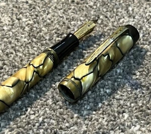 VERY RARE VALENTINE PEN CO FOUNTAIN PEN-REVERSE CRACKED ICE-ENGLAND-FLEX NIB - Picture 1 of 13