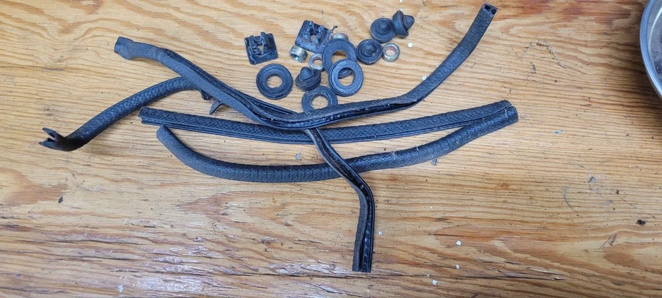 Toyota Supra MK3 1986.5-92 OEM escotilla trasera/neumático de repuesto repuestos aleatorios Foto 1 de 1