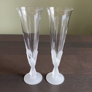 2 Sasaki Crystal Glass WINGS Champagne Flutes Cocktail Frosted Bird Dove 9-1/4" - Picture 1 of 7