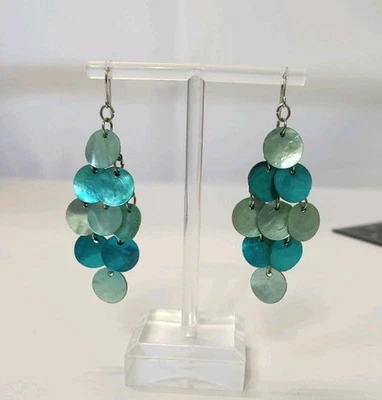 Brinco pendurado disco concha verde turquesa boho praia madrepérola leve - Imagem 1 de 4