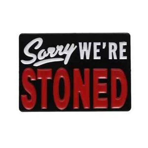 Erwachsene Humor Emaille Pin lustig Drogen Hut Anstecktasche Satire Sorry We’re Stoned 420 - Bild 1 von 7