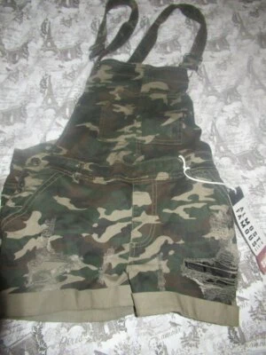 Nuevo con etiquetas Casi Famoso Verde Camuflaje Rasgado Corto Alls Junior Damas 7 Envío Gratis EE. UU. Foto 1 de 3