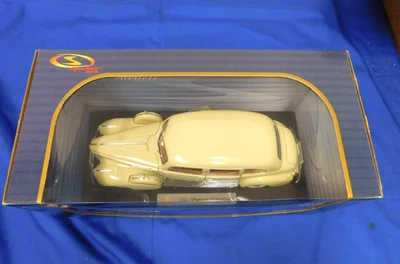 Signature Models 1941 Packard Limousine New in Box 1:18 Scale Metal Die Cast - Image 1 of 3