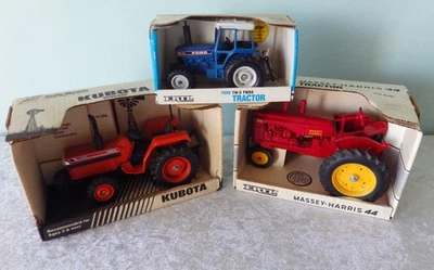 Lote de 3 tractores diecast modelos a escala Kubota Ertl Massey-Harris 44 Ford TW-5 1:16 Foto 1 de 4