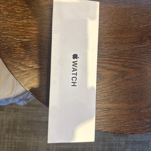 Apple Watch SE (2e génération) 44 mm (GPS) A2723 bracelet aluminium vert nuit scellé - Photo 1 sur 12
