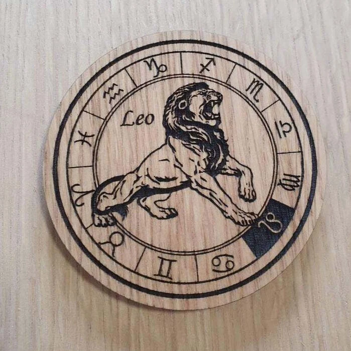 Montaña rusa de madera cortada con láser. Signos del zodiaco Leo signo estelar Foto 1 de 1