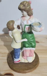 1991 Heritage House "My Mother's Love" retired Mothers Little Helper #F1 - Picture 1 of 8