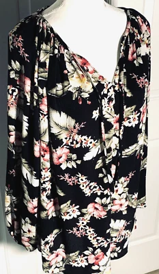 Z - Preciosa blusa de crepé negra con estampado floral - Talla 2XL Foto 1 de 4