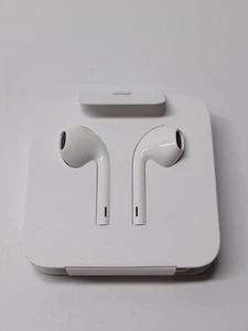 Auriculares Apple EarPods originales con cable Lightning para iPhone 7/8/X/11/12/13 - Imagen 1 de 2