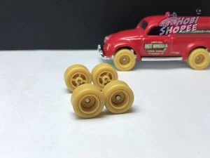 R317 Hot Wheels 1/64 Real Riders # Ranurado 10 mm Crema, Neumático de Ruedas de Goma Medio - Imagen 1 de 4