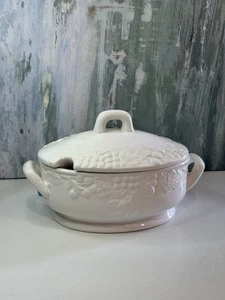 Vintage große weiße Soßen-/Suppenschüssel mit Deckel mit Obstmotiven 12 cm lang - Bild 1 von 8