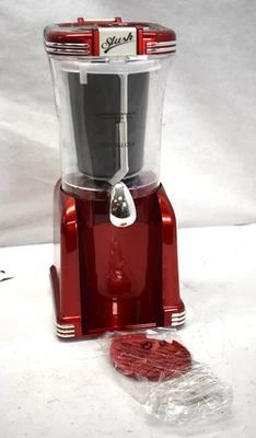 Nostalgia 32 Onzas Retro Vertical Slush Maker Retro Rojo y Plateado NSM322RRD1 Foto 1 de 4