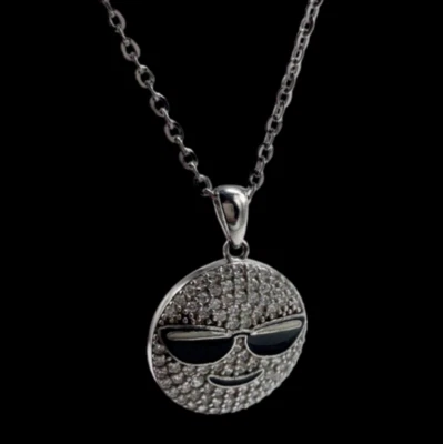 Collana Emoticon faccina occhiali da sole Smile uomo e donna argento 925 acciaio - Immagine 1 di 4