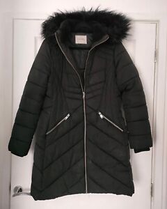 Women's/teens Puffer Coat. Black. Size M. two zipped Pockets. 